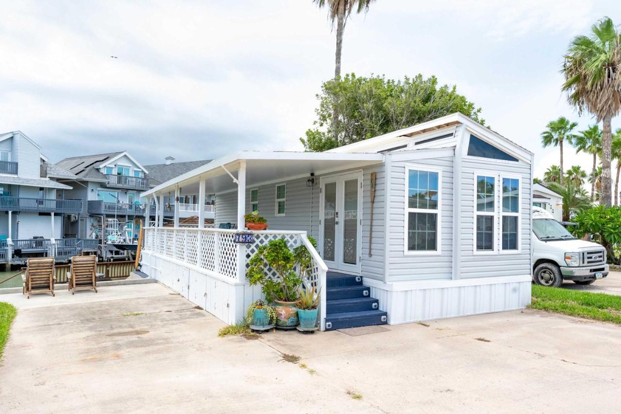 Charming 1BR Waterfront Retreat with Private Patio - Chambres d’hôtes Port Isabel