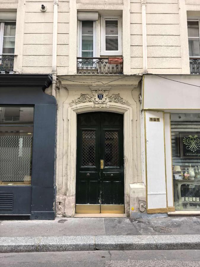 Eiffel Tower 6-Min Walk Charming Studio 3 sleeper - Bed and Breakfast Parijs