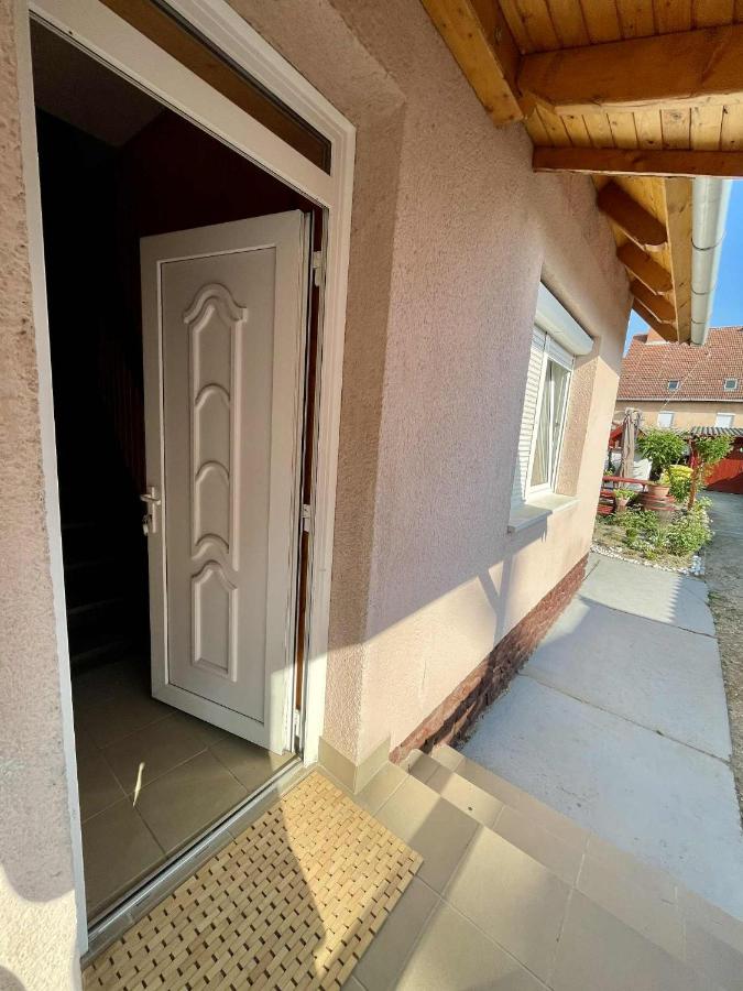 Anna és Sára Apartman - B&B Balatonboglár