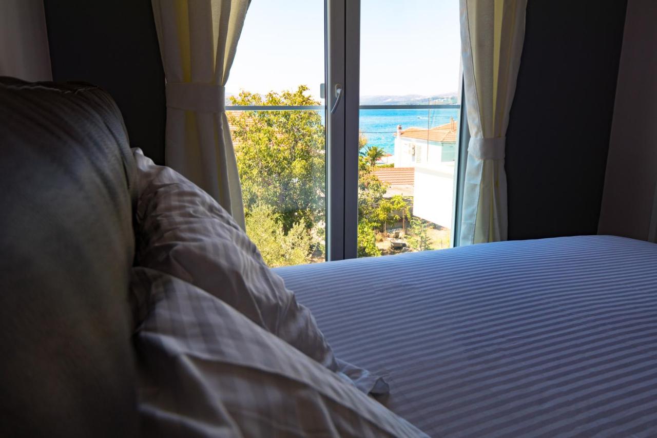 Studio Apartment with Sea View