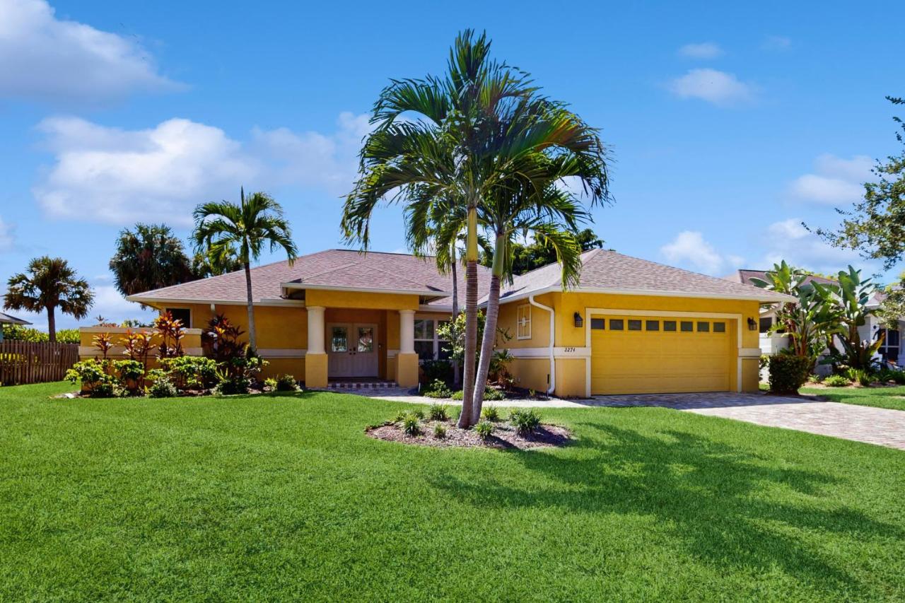 The Sunshine Social - B&B Naples