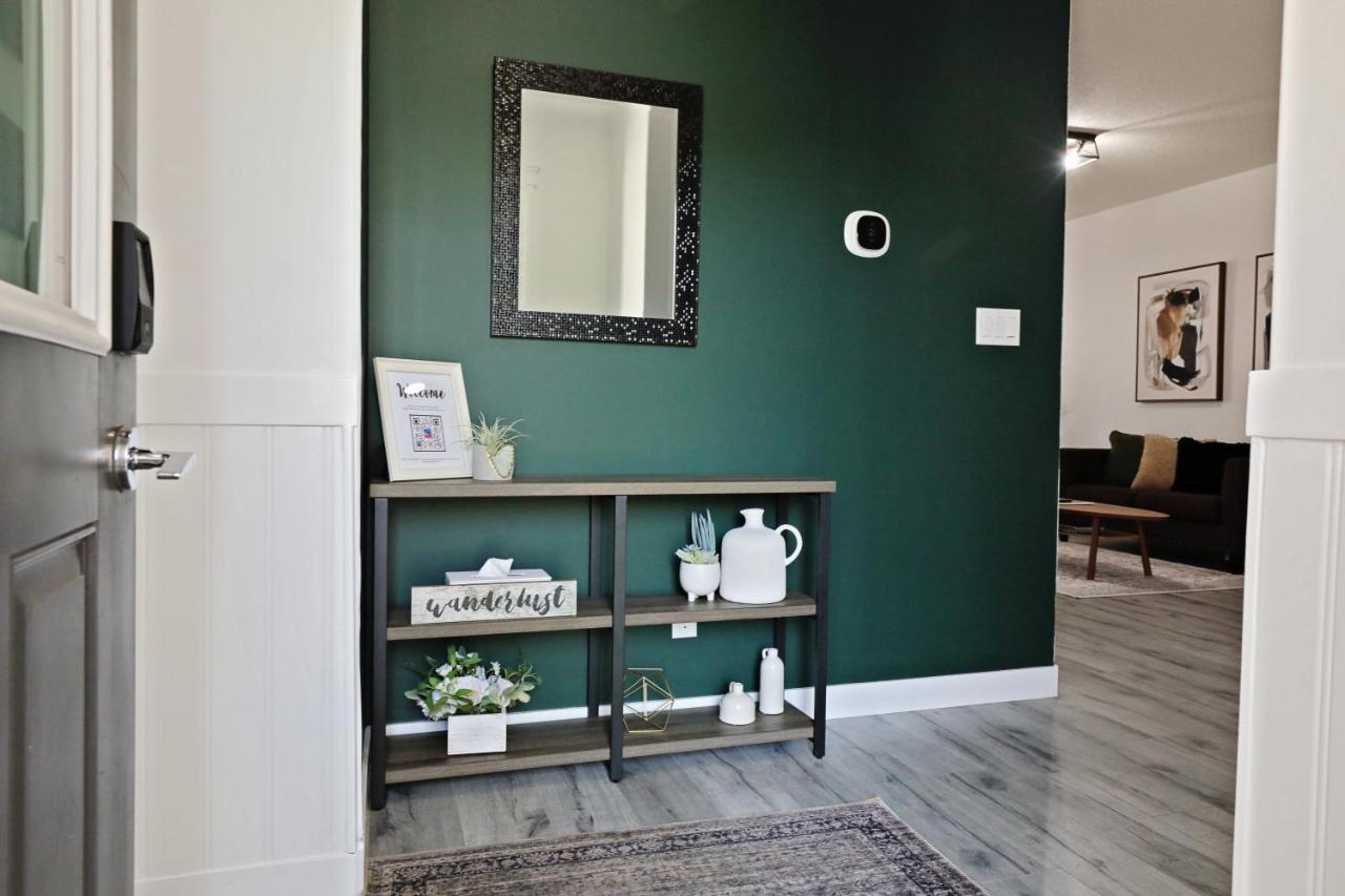 Chappelle with AC King Beds Fenced Yard Garage - Ferienwohnung Edmonton