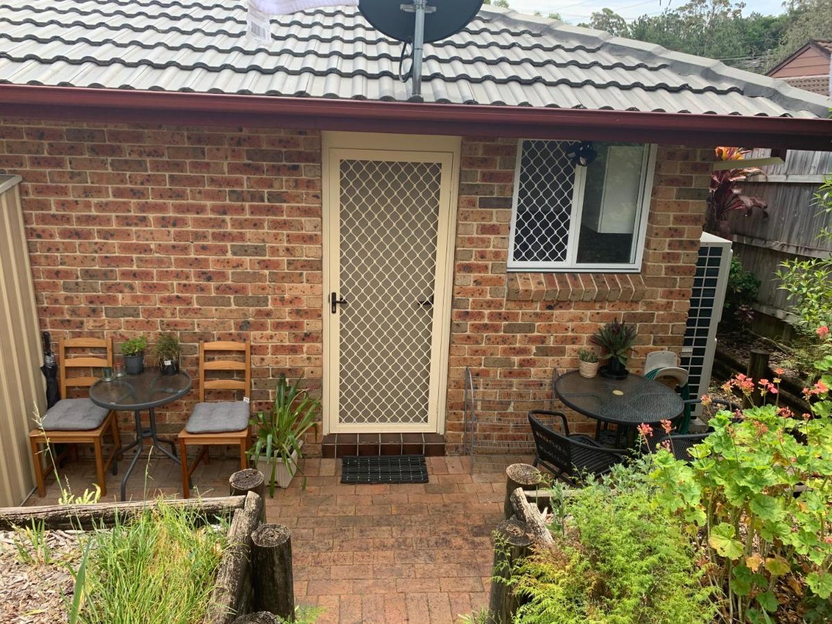 Stylish Chic King Bedroom - B&B Mount Colah