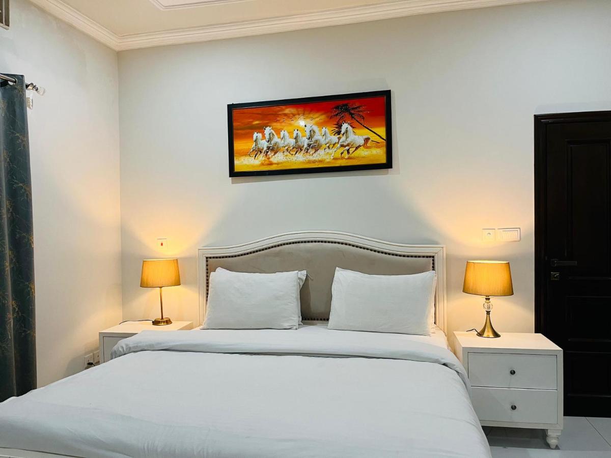 Zainab Lodges - B&B Islamabad