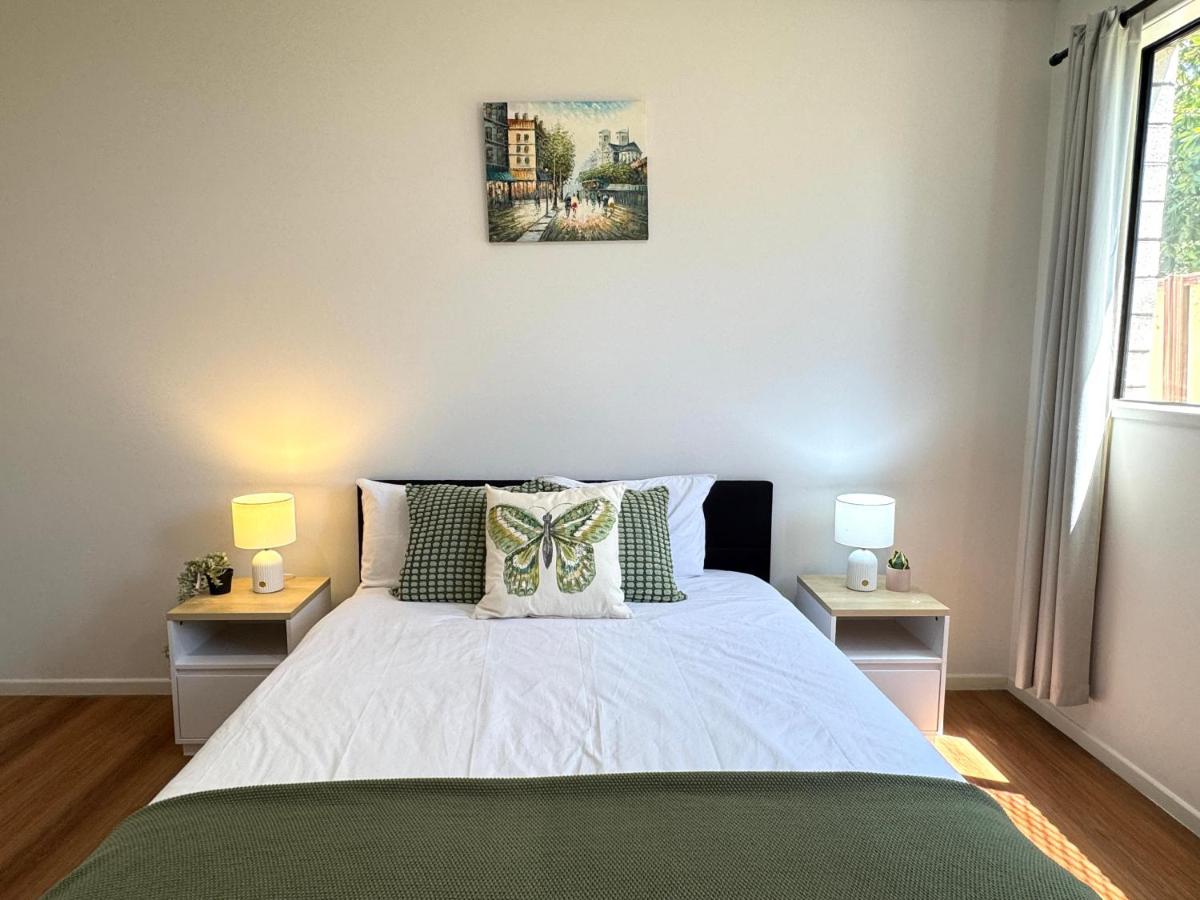 Private Ground-Floor Retreat with 2 Ensuite Rooms - B&B Brisbane
