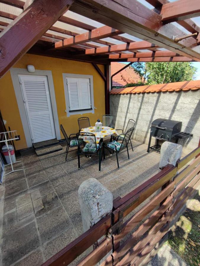 Apartment by MICHELLE - Chambres d’hôtes Čatež ob Savi