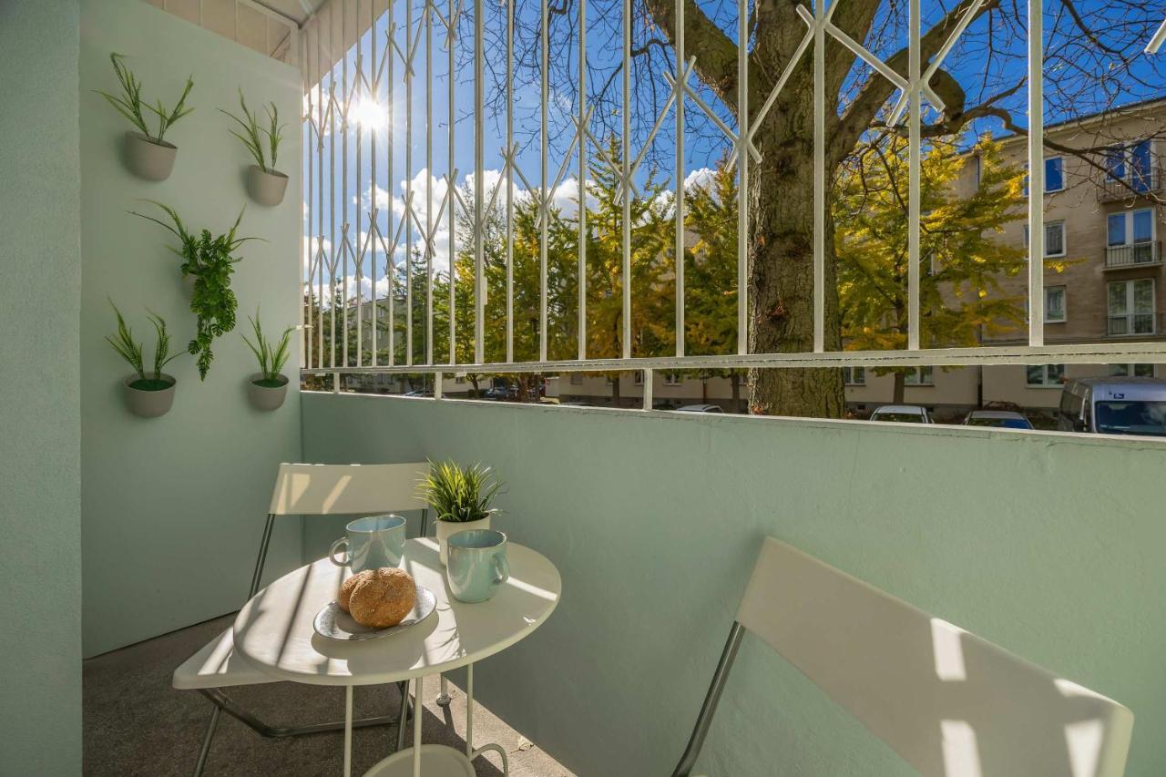 Family Apartment in Saska Kępa Bright & Functional Interiors with Balcony by Noclegi Renters - Chambres d'hôtes Varsovie