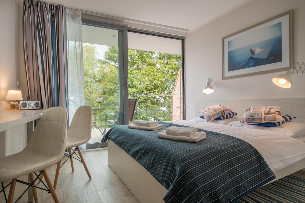 Camera Matrimoniale con Balcone e Vista Mare