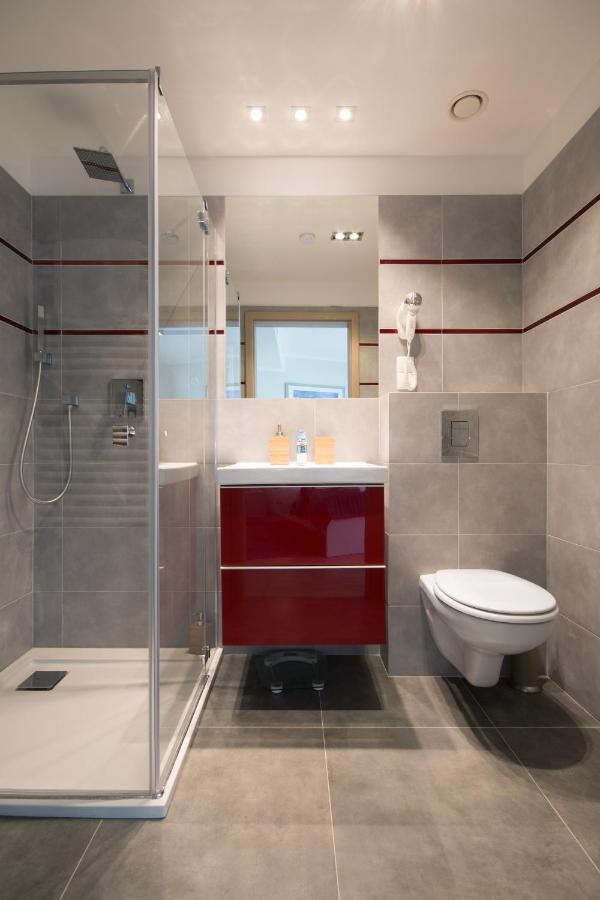 Camera Matrimoniale Deluxe con Balcone e Vista Mare