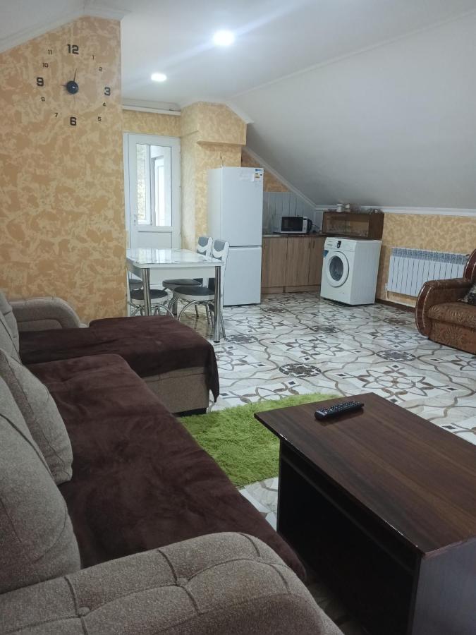 Зелений Рай - Ferienwohnung Dilidschan