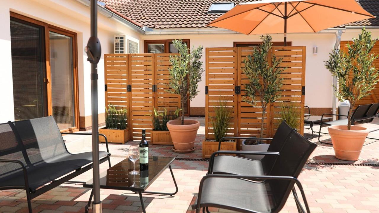 Petříkovy Apartmány - B&B Bulhary