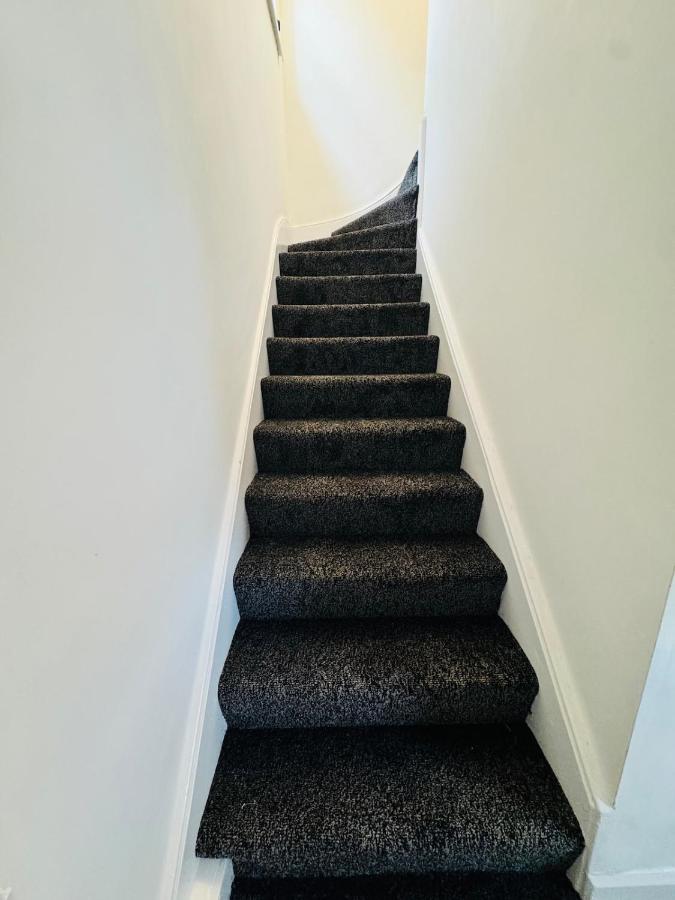 Swanky Dudley Retreat - Bed and Breakfast Dudley