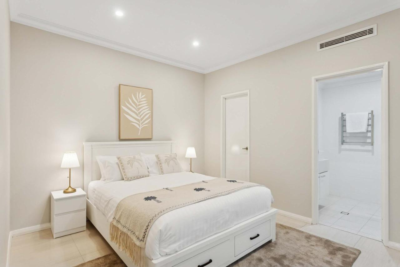 Lake Coogee Retreat - Spacious 4BR with Spa & Near Beach - B&B Kalgoorlie