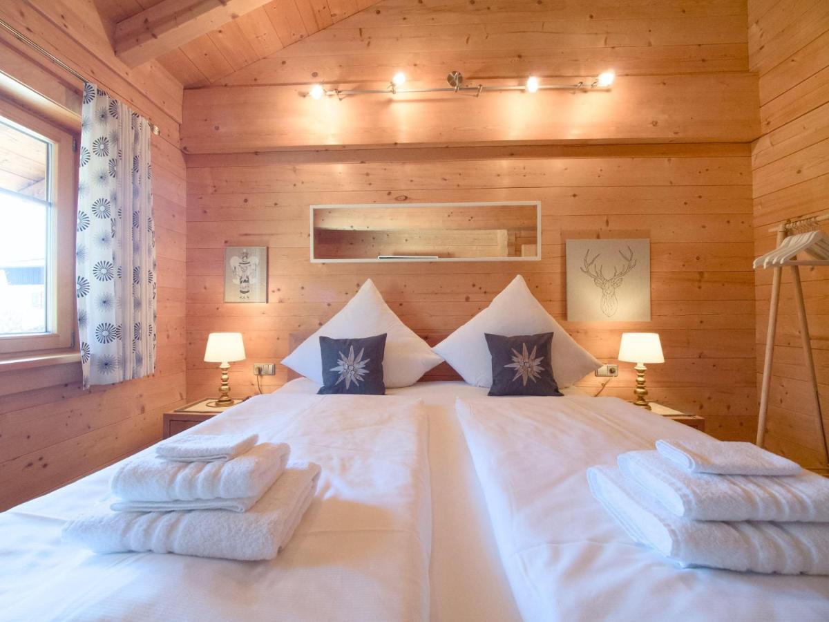 Apartment with Mountain View