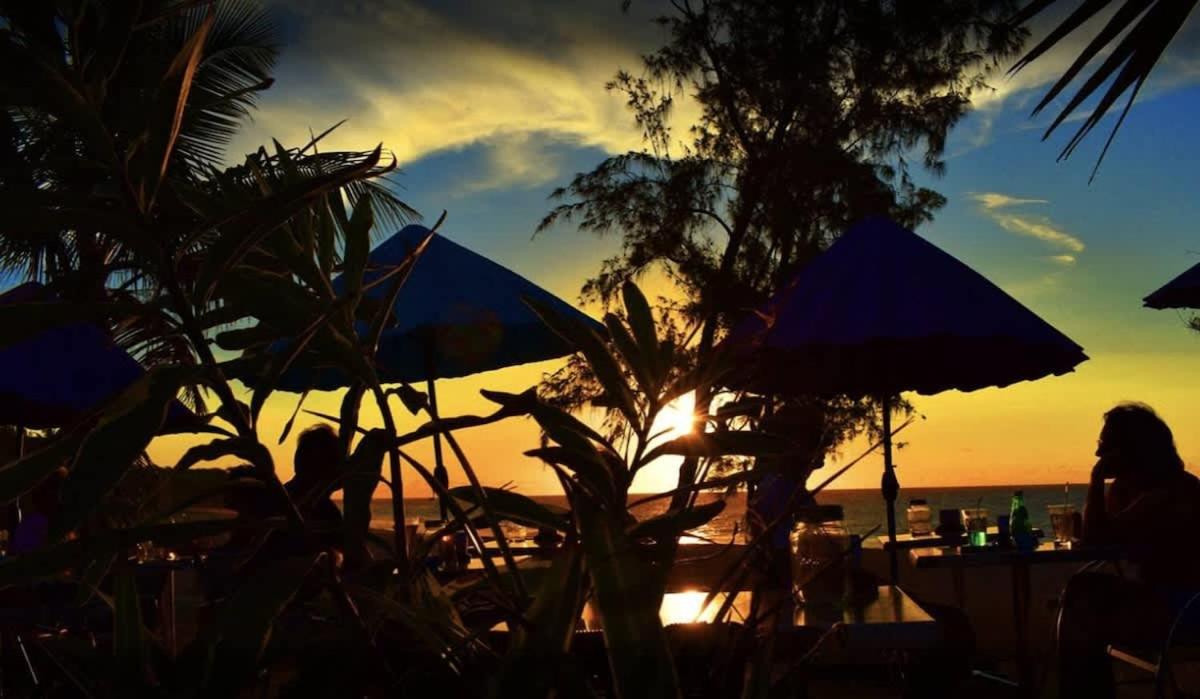 COTTAGE OCEAN classé 3 étoiles - 4 à 6 personnes - 2 chb - Accès direct à la plage et à l'esplanade de Boucan Canot avec ses bars et restaurants - B&B Saint-Gilles les Bains