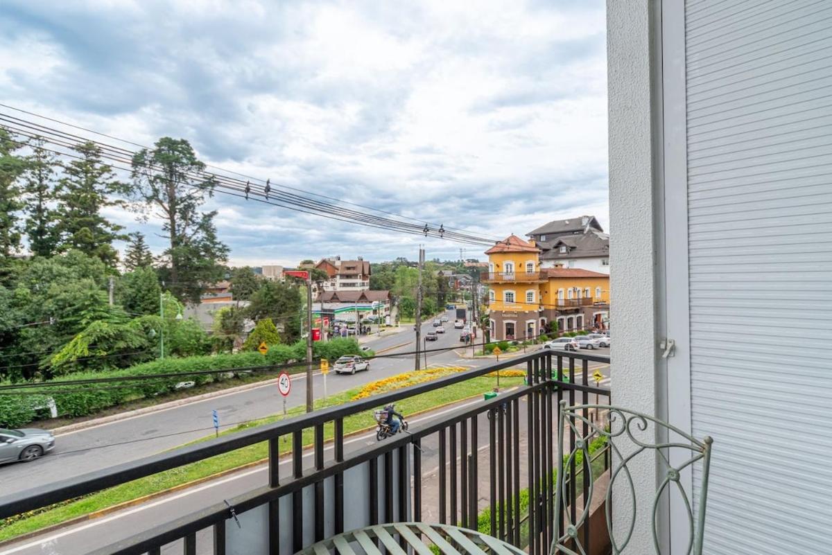 Apto Premium 1 min da Rua Coberta - Varanda - AC - B&B Gramado