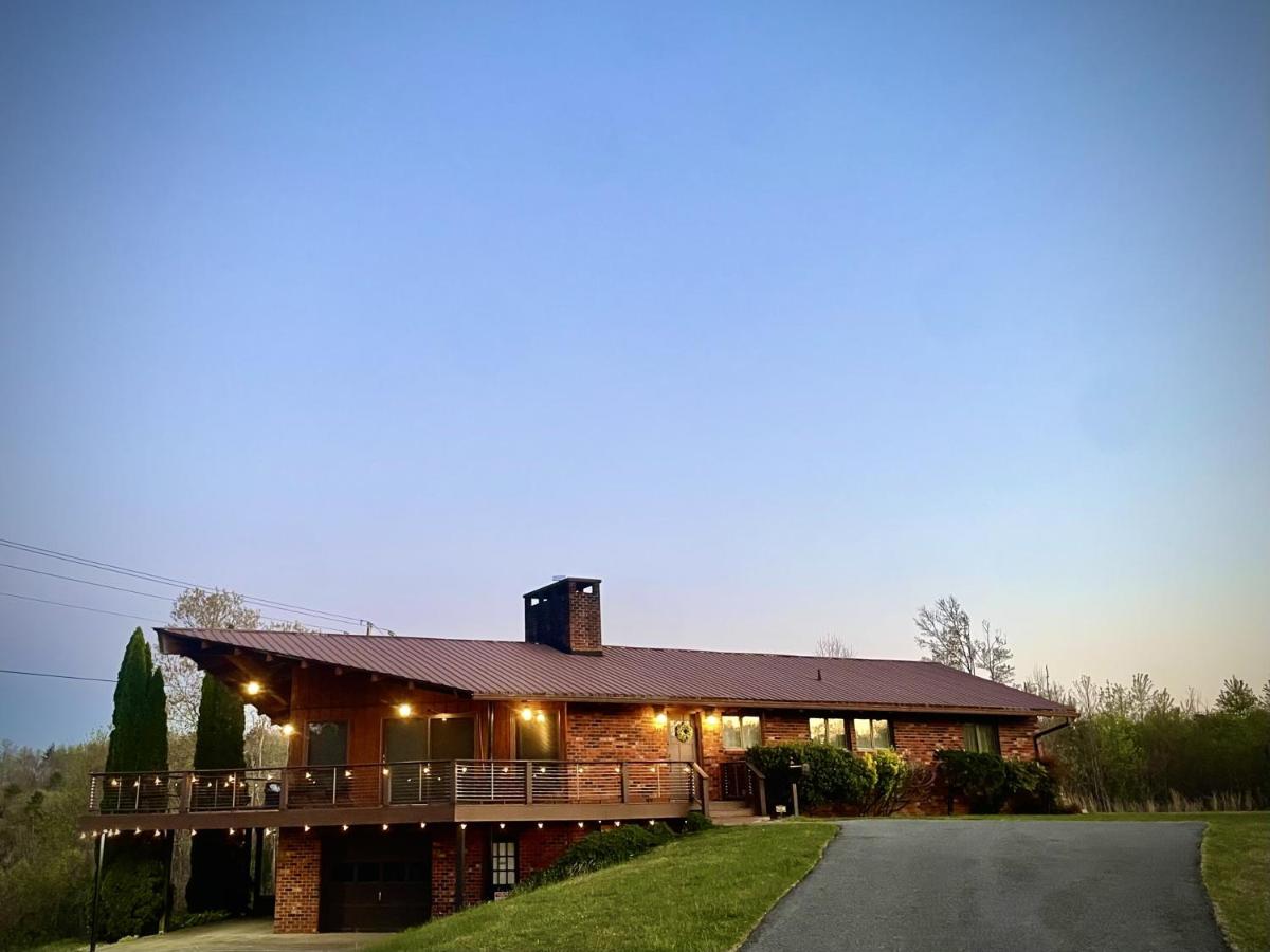 Hiwassee Lake Lodge, LLC - B&B Murphy