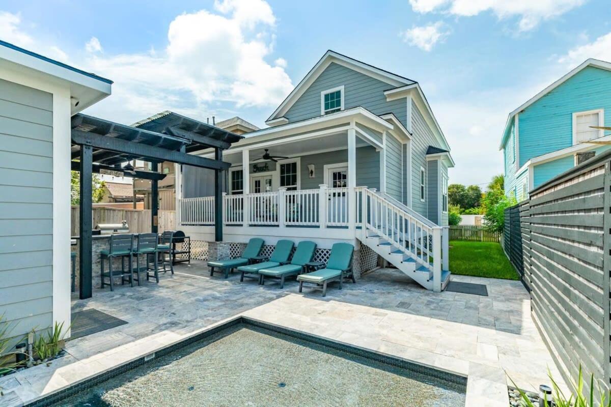 Coral Cottage - Enjoy the Posh Life! Heated Pool, Spa, Fireplace! - B&B Galveston