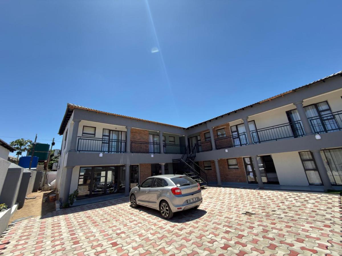 Fourteen38 Mews Guesthouse - B&B Dwarsloop