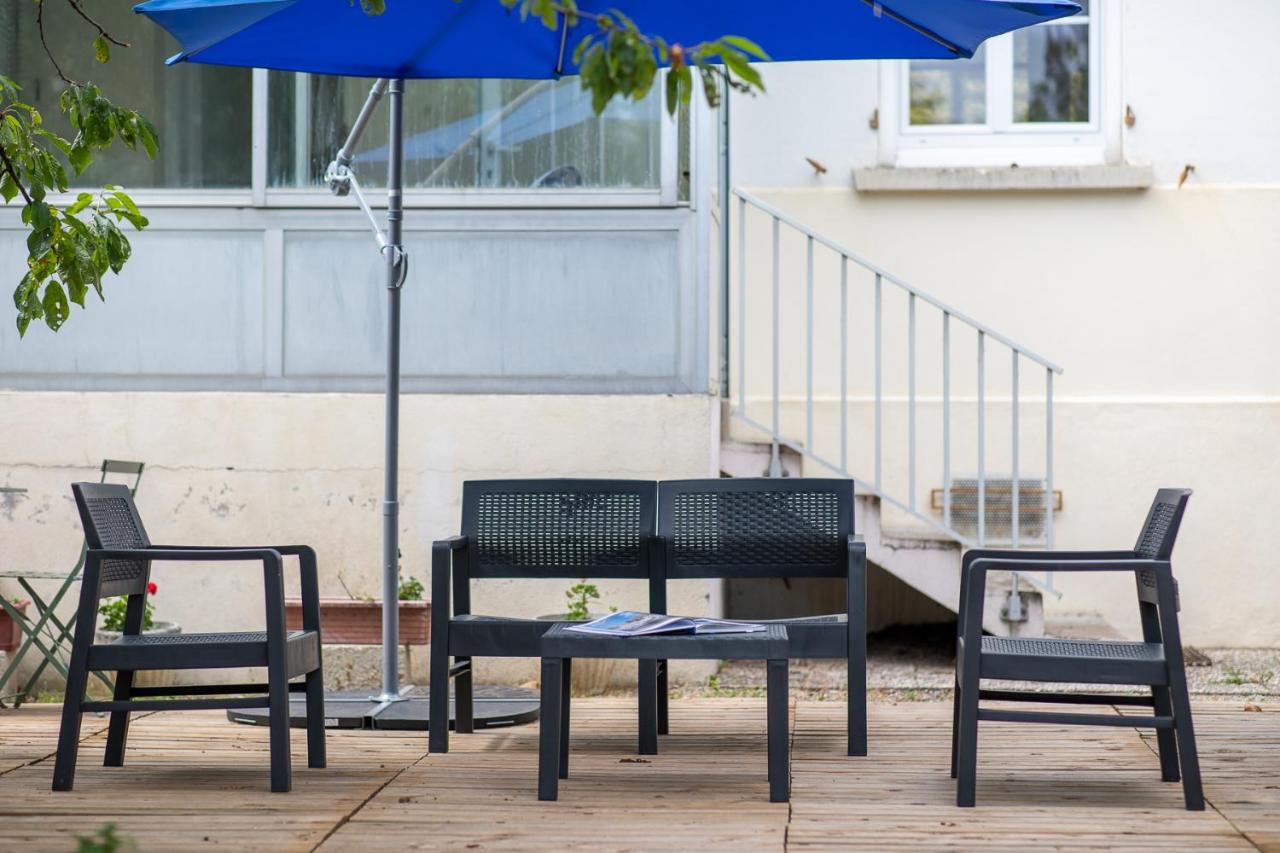 Le Grand Coquet chez Maguy avec 2 terrasses, jeux, barbecue et jardin - Chambres d'hôtes Besançon