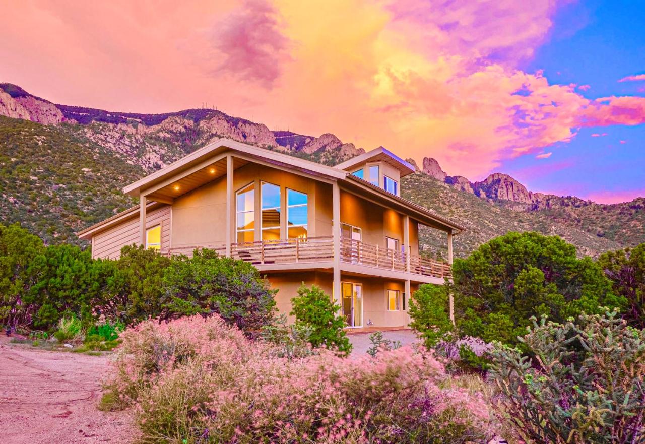 Luxury of the Ritz set in the National Forest - B&B Albuquerque