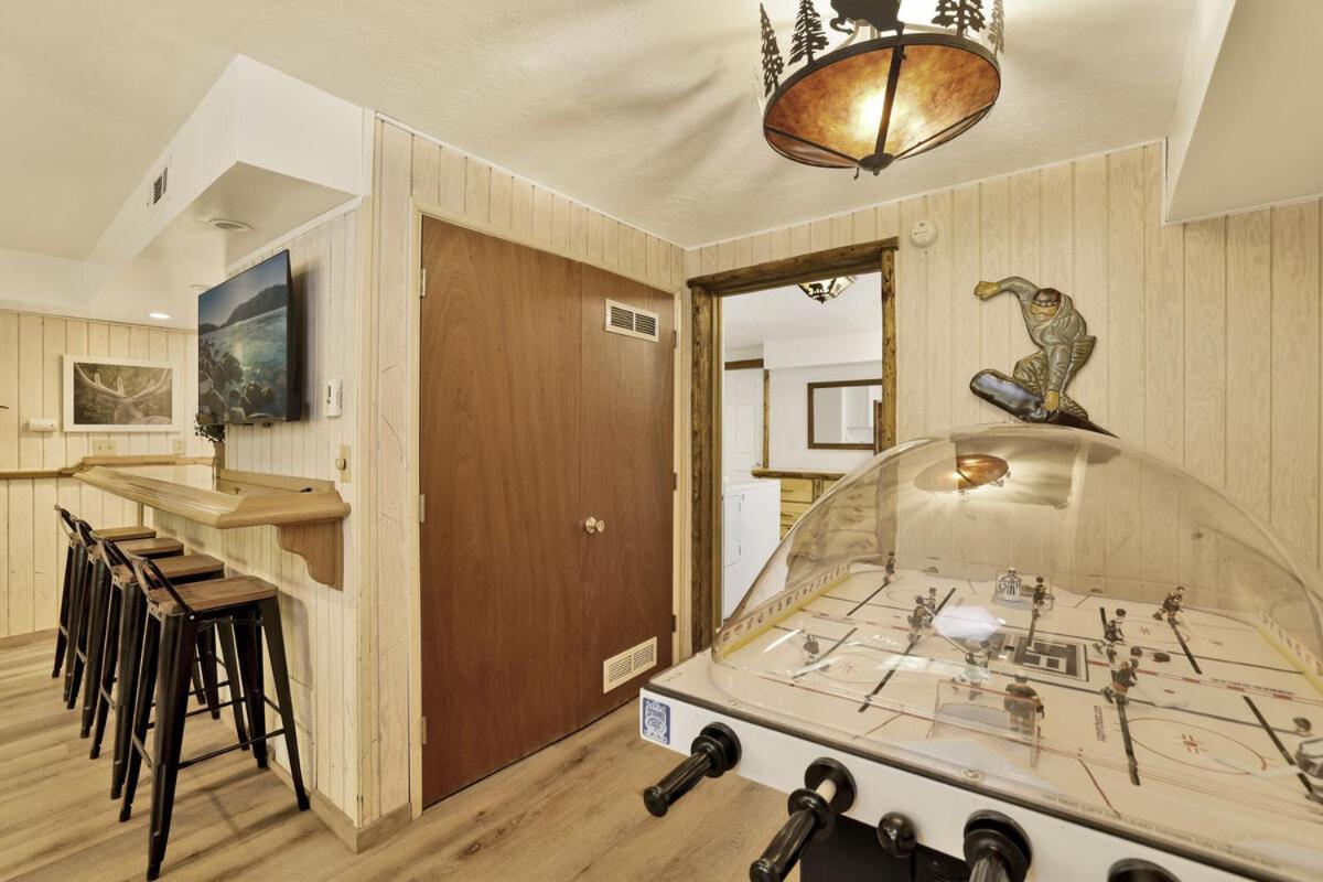 Arlberg Village Haus Game Room Walk to the Slopes - Bed and Breakfast Big Bear Lake