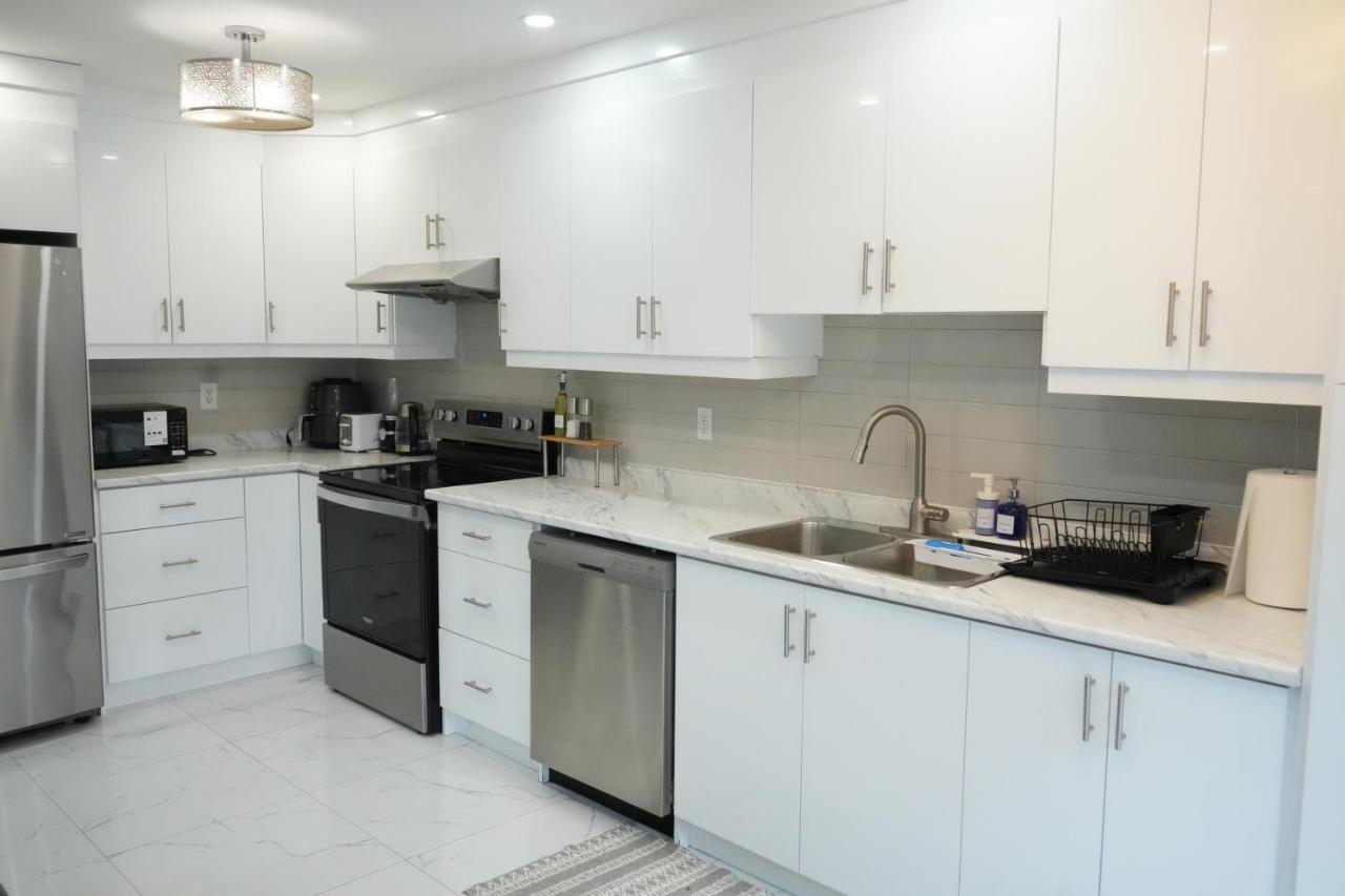 Spacious 6BR Family Home Ideal for Large Groups - B&B Brampton