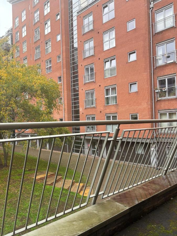 City Centre 2-Bed, 2 Balconies, 65 Inch TV, Free Parking, Coffee Machine, Netflix - B&B Leicester