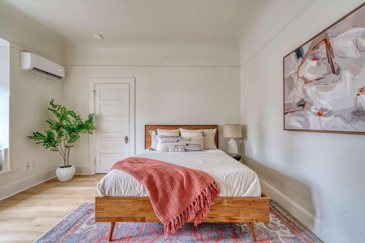 Stay Portland - The Sullivan's Gulch Lodge - 94 WalkScore - Bed and Breakfast Portland