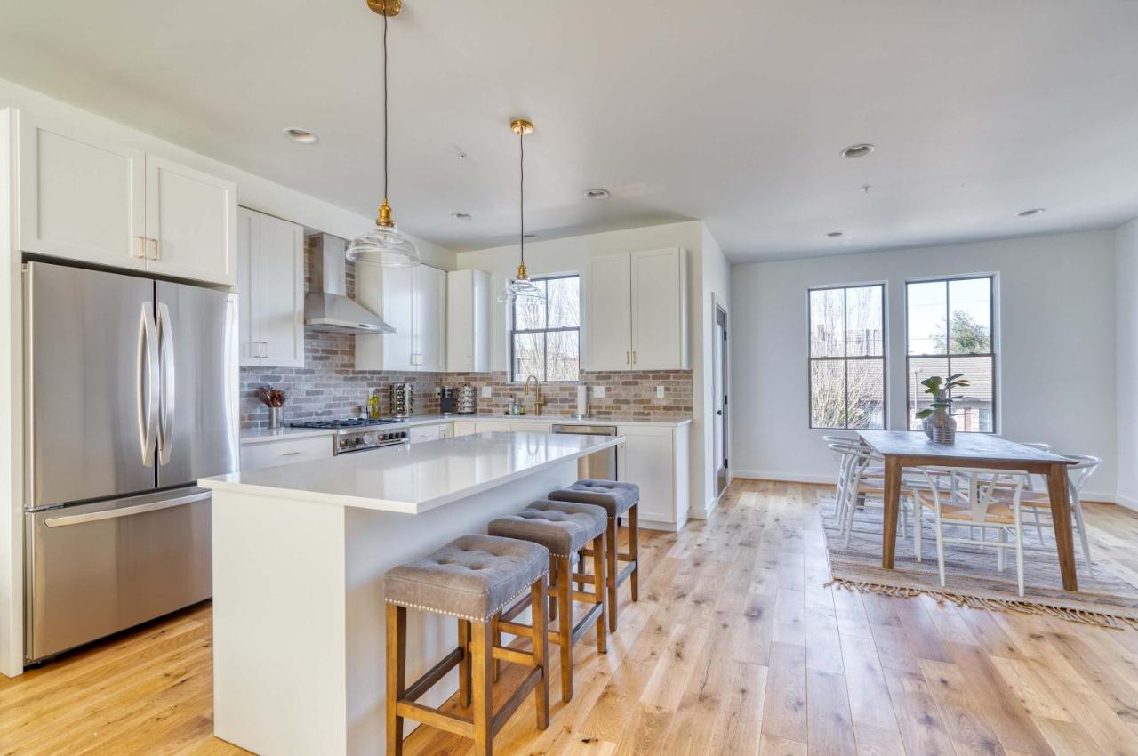 Stay Portland - Custom North Tabor Farmhouse - Gym & Kitchen - B&B Portland