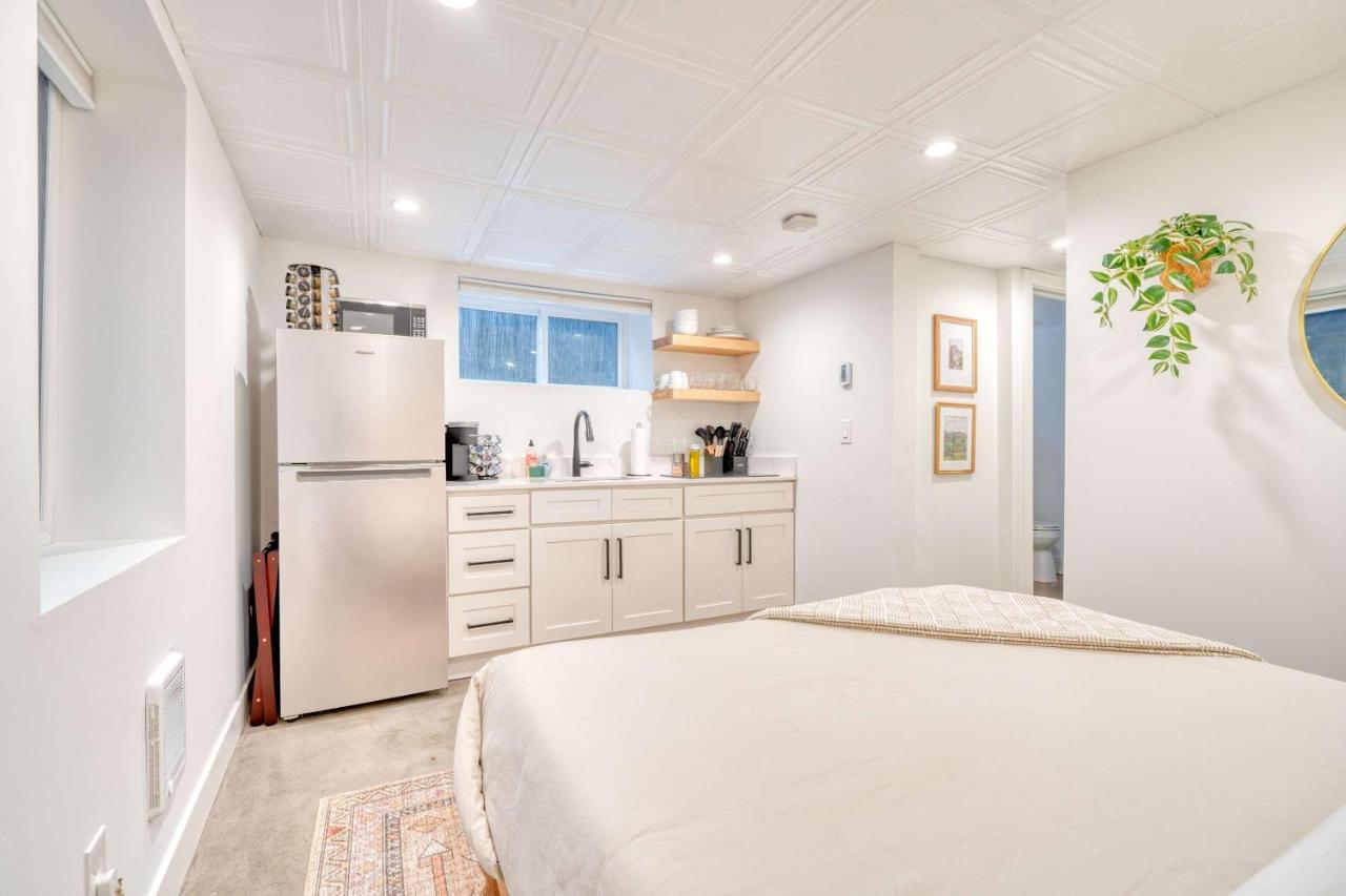 Stay Portland - Budget-Friendly Basement Hideaway - 91 WalkScore - B&B Portland