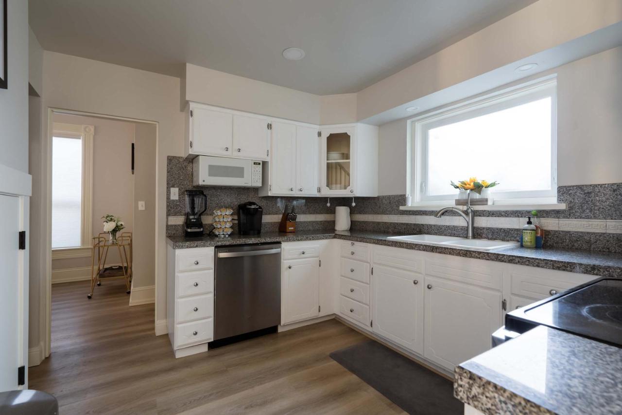 Alphabet District - 2BR Retreat - Prime Locale - B&B Portland
