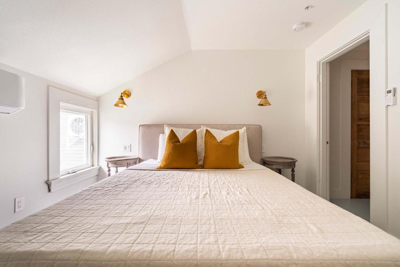 Stay Portland - 2BR Flat - Walk to NW 23rd Shops & Cafes - B&B Portland