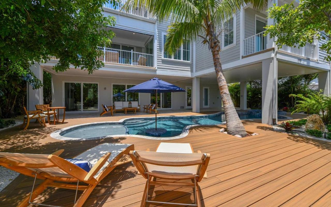 A Shore Thing - Second To None Spacious Waterfront Luxury Dock Pool Spa Rooftop Water Views - B&B Anna Maria