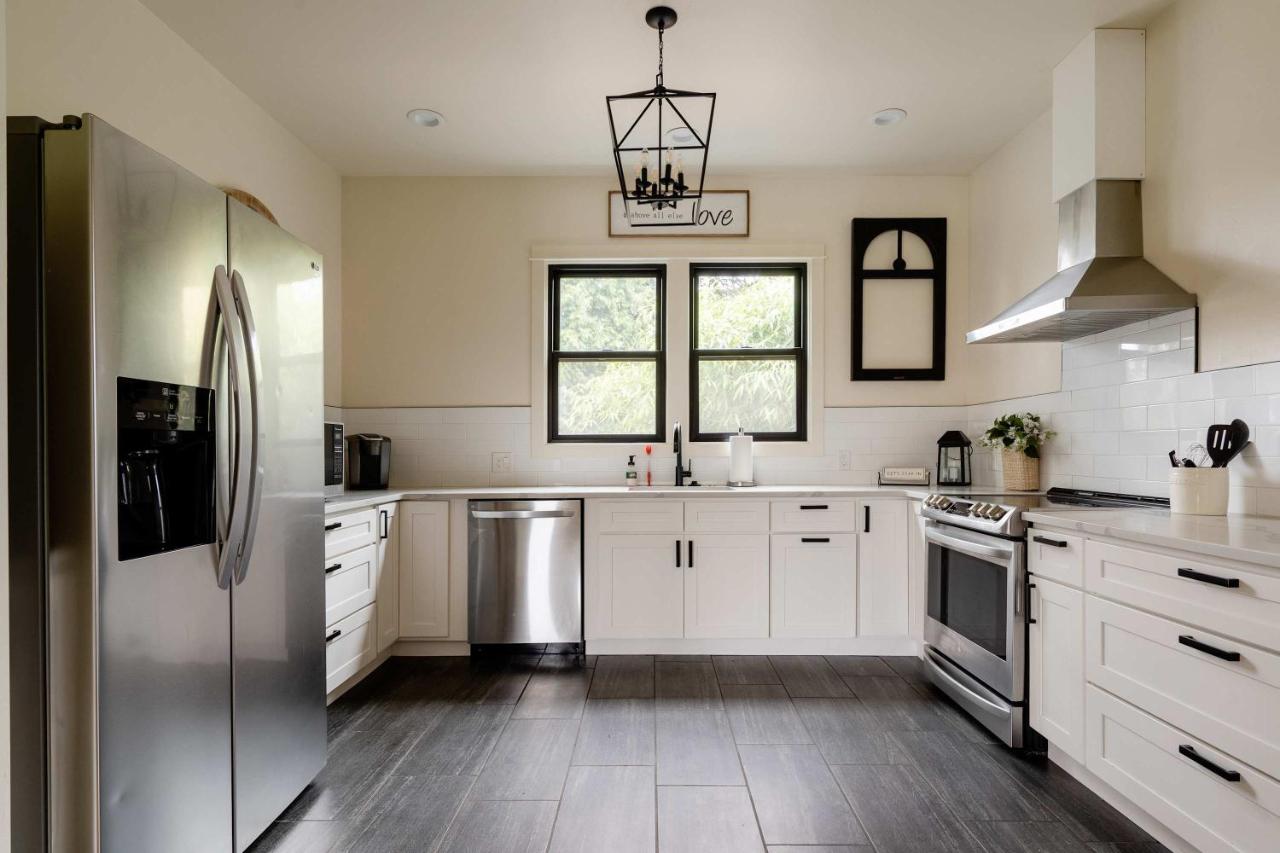 Stay Portland - Fresh Farmhouse Remodel in SE Portland 96BikeScore - Bed and Breakfast Portland