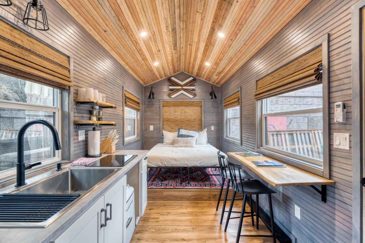 Stay Portland - Tiny Aztec - Walk to Local Shops & Restaurants - Bed and Breakfast Portland