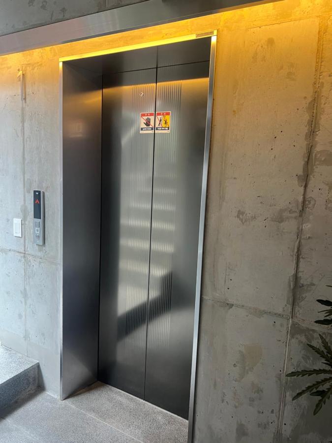 Atmos samsung Private terrace Cosy in the city center Subway 5 minutes on foot Free parking New construction Bongeunsa - B&B Seoul