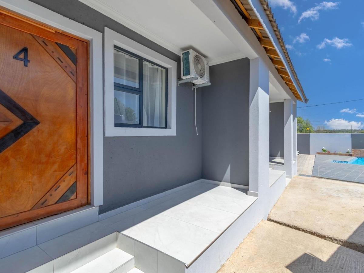 Standard Zimmer mit Kingsize-Bett