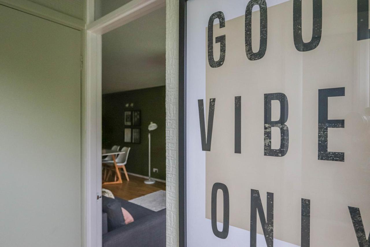 Samantha Suite - City 2BR Bungalow Free Parking Garden & WIFI - B&B Cardiff