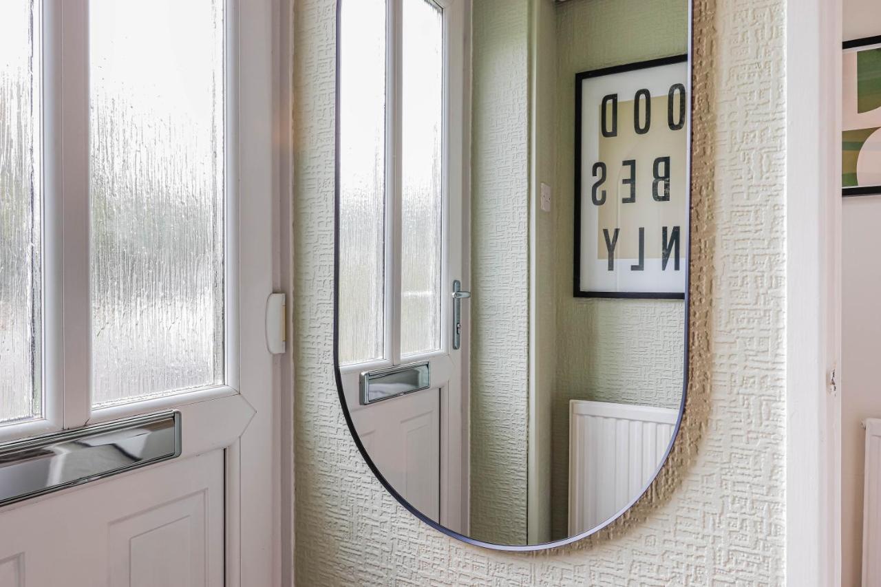 Samantha Suite - City 2BR Bungalow Free Parking Garden & WIFI - B&B Cardiff