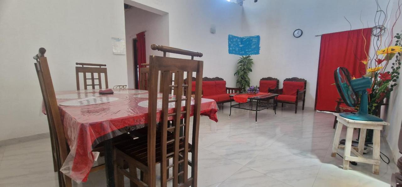 Perivale Budget Stay - Bed and Breakfast Moratuwa