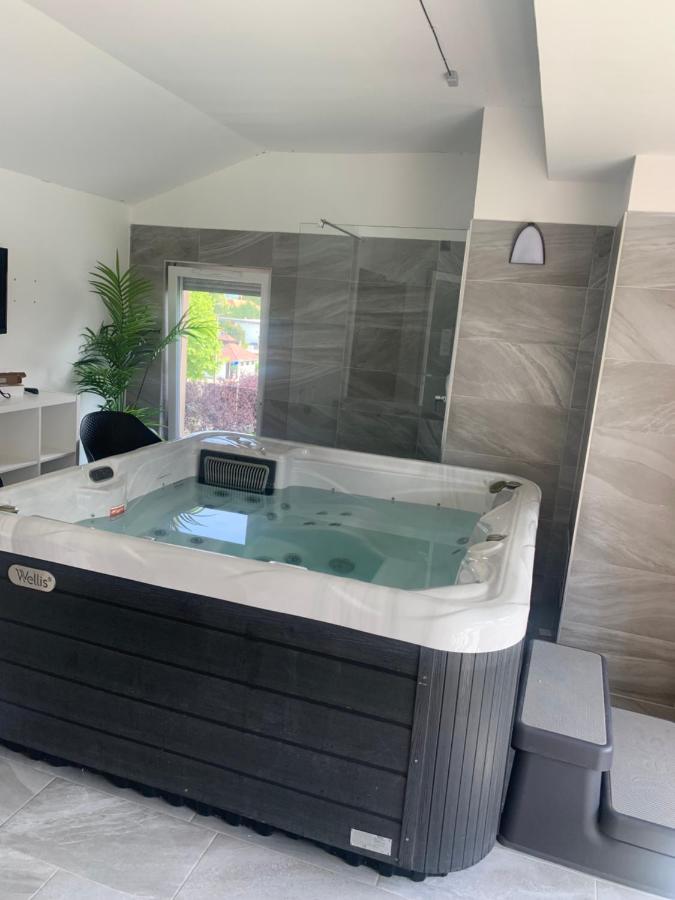 City panzió - Ferienwohnung Balatonlelle