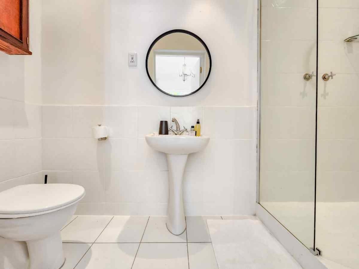 Tranquil Family Home in Green Point - B&B Città del Capo