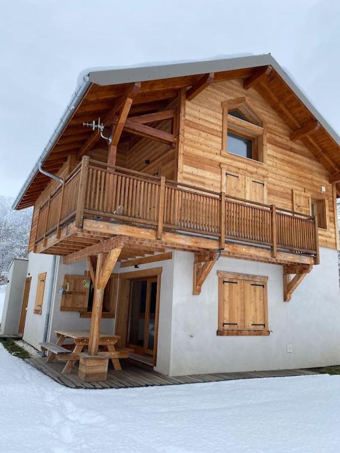 Chalet plein sud 10 personnes garage privé cheminée - B&B La Salle les Alpes
