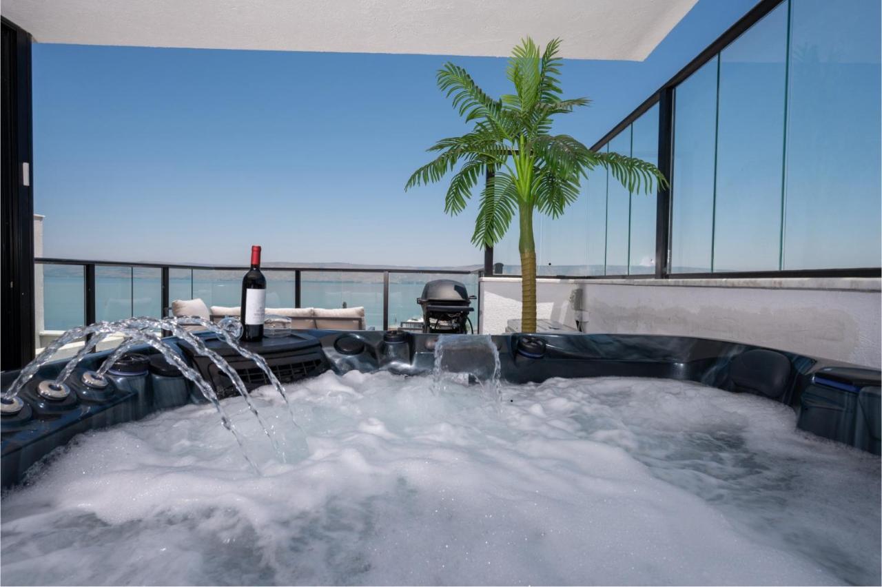 Levication Premium Private Jacuzzi Apartments - B&B Teverya