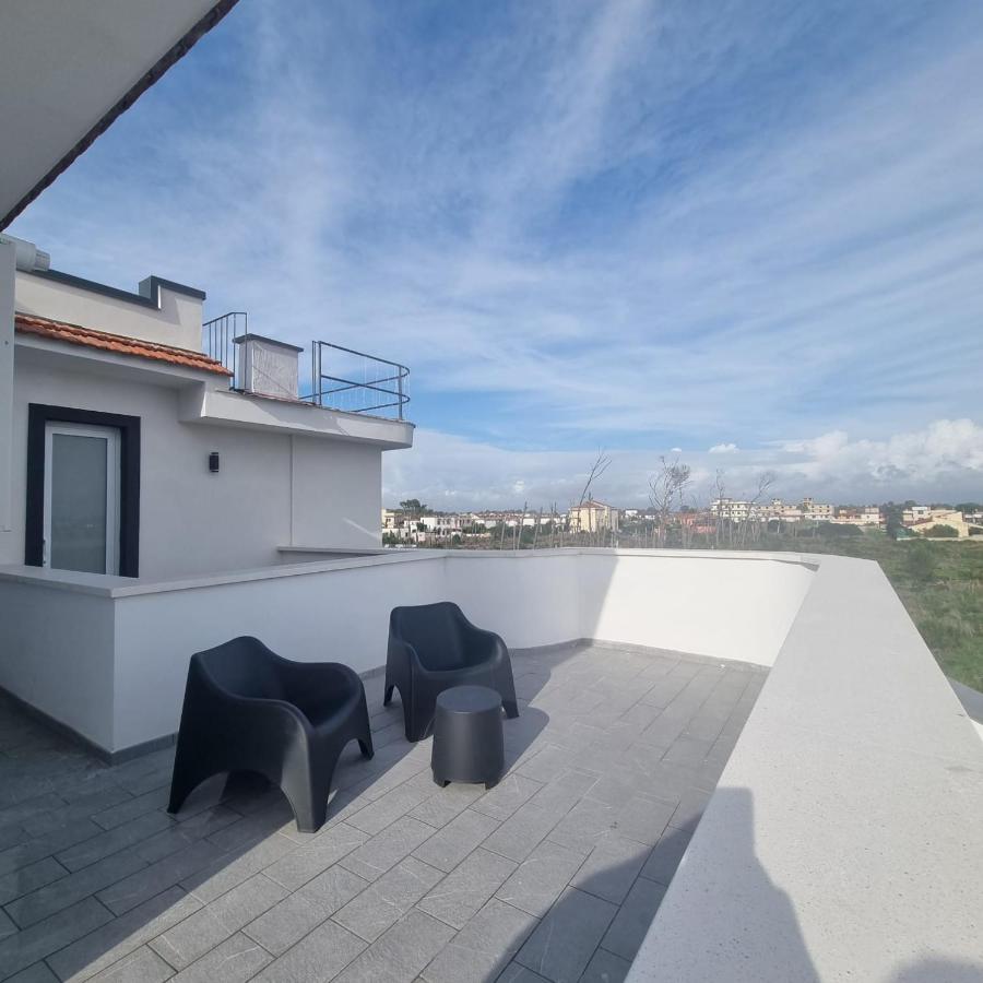 Appartement met 1 slaapkamer, een terras en uitzicht op zee.