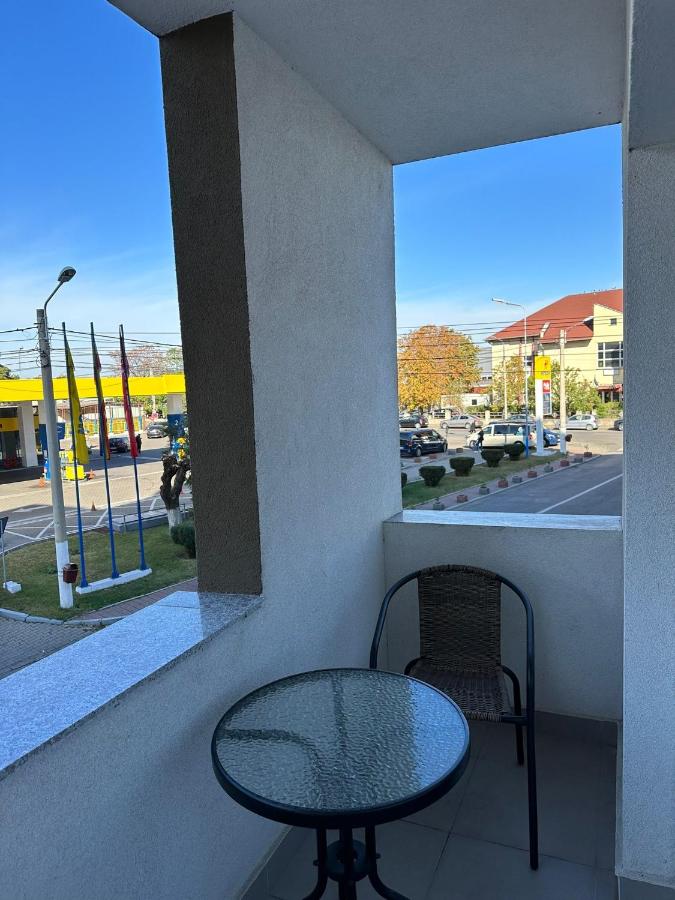 Lucas Apartament 2 - Ferienwohnung Craiova