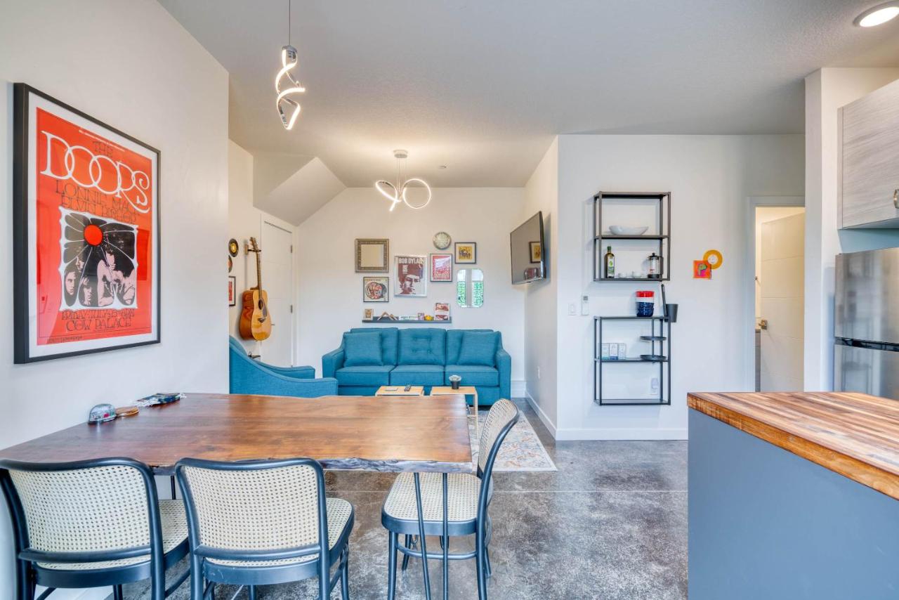 Stay Portland - The Division Street Funk Flat - 94 WalkScore - B&B Portland