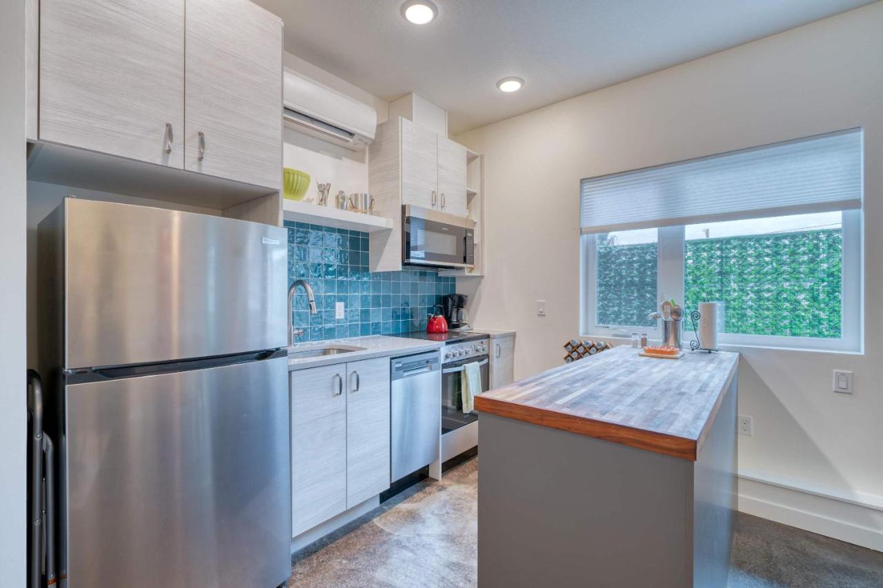 Stay Portland - The Division Street Funk Flat - 94 WalkScore - Bed and Breakfast Portland