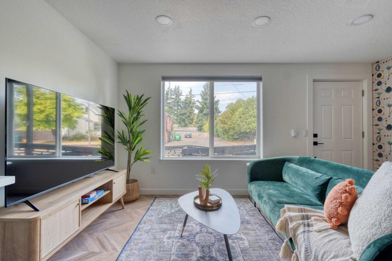 Stay Portland - The Woodstock Inn - Reed College & Vintage Shops - B&B Portland